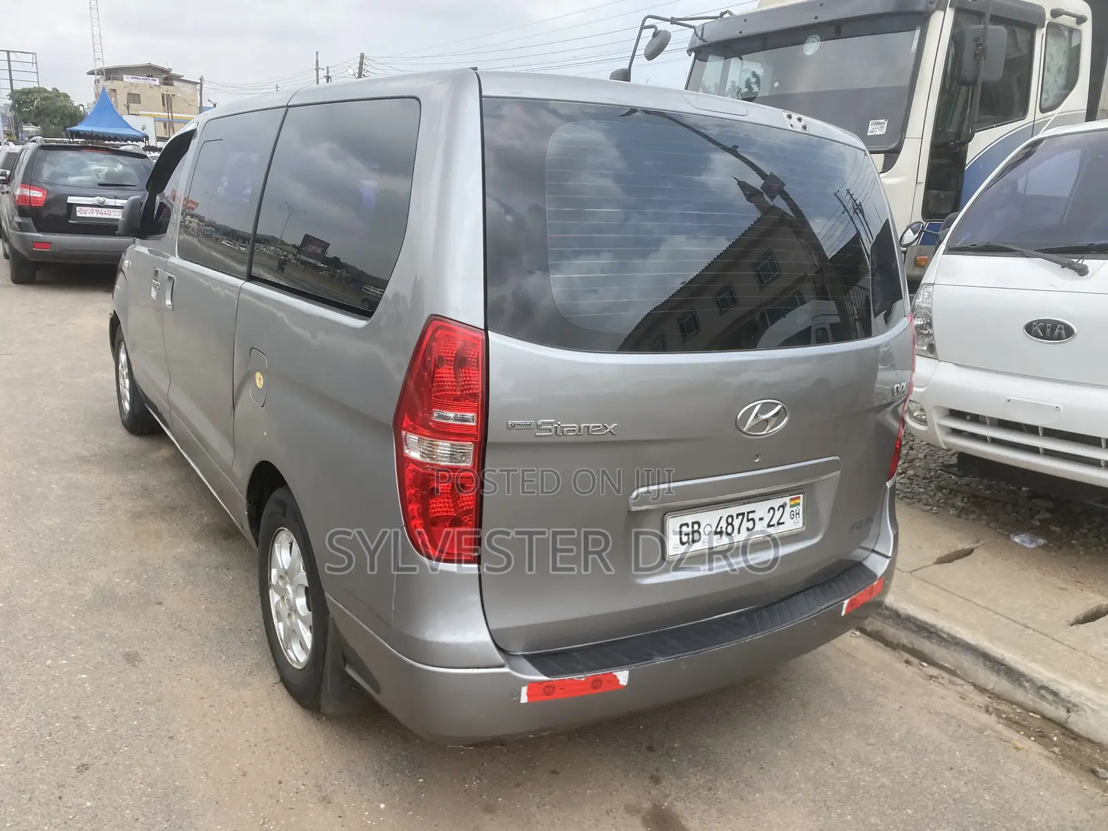 Hyundai Starex 2013 Brown