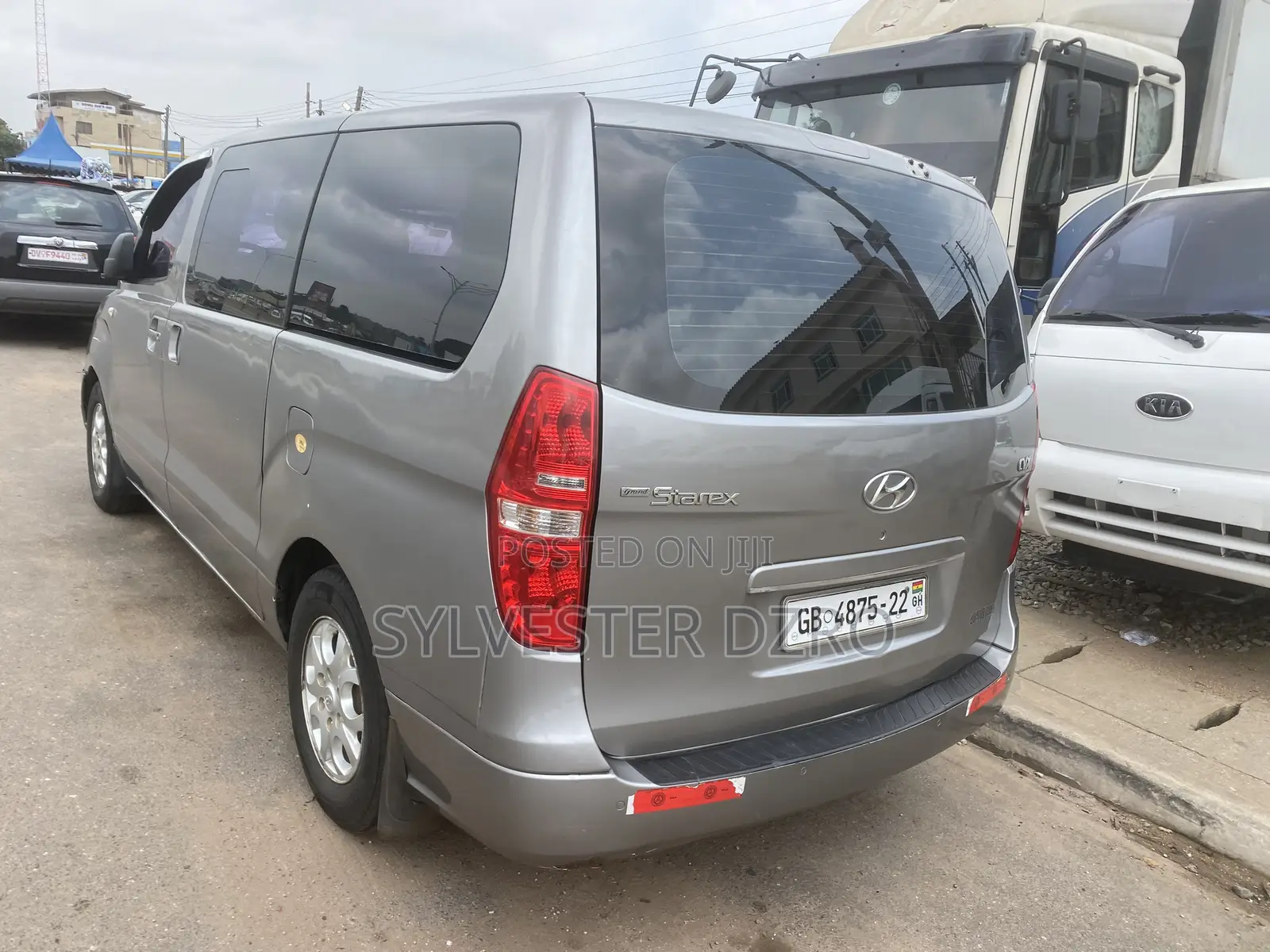 Hyundai Starex 2013 Brown