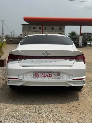 Hyundai Elantra Limited 2021 White