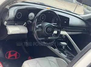 Hyundai Elantra Limited 2021 White