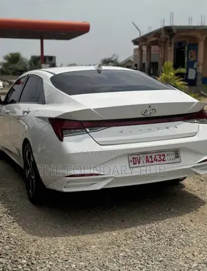 Hyundai Elantra Limited 2021 White