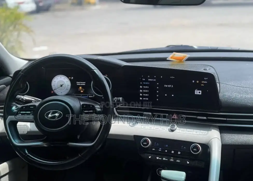 Hyundai Elantra Limited 2021 White