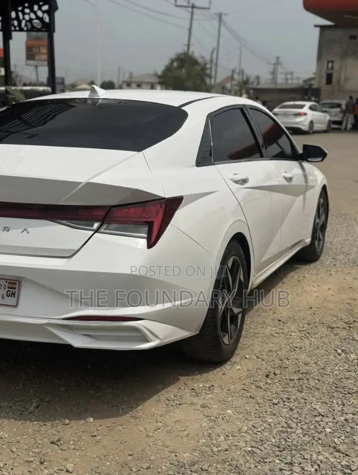Hyundai Elantra Limited 2021 White