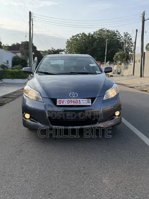 Toyota Matrix L Hatchback FWD (1.8L 4cyl 5A) 2013 Gray