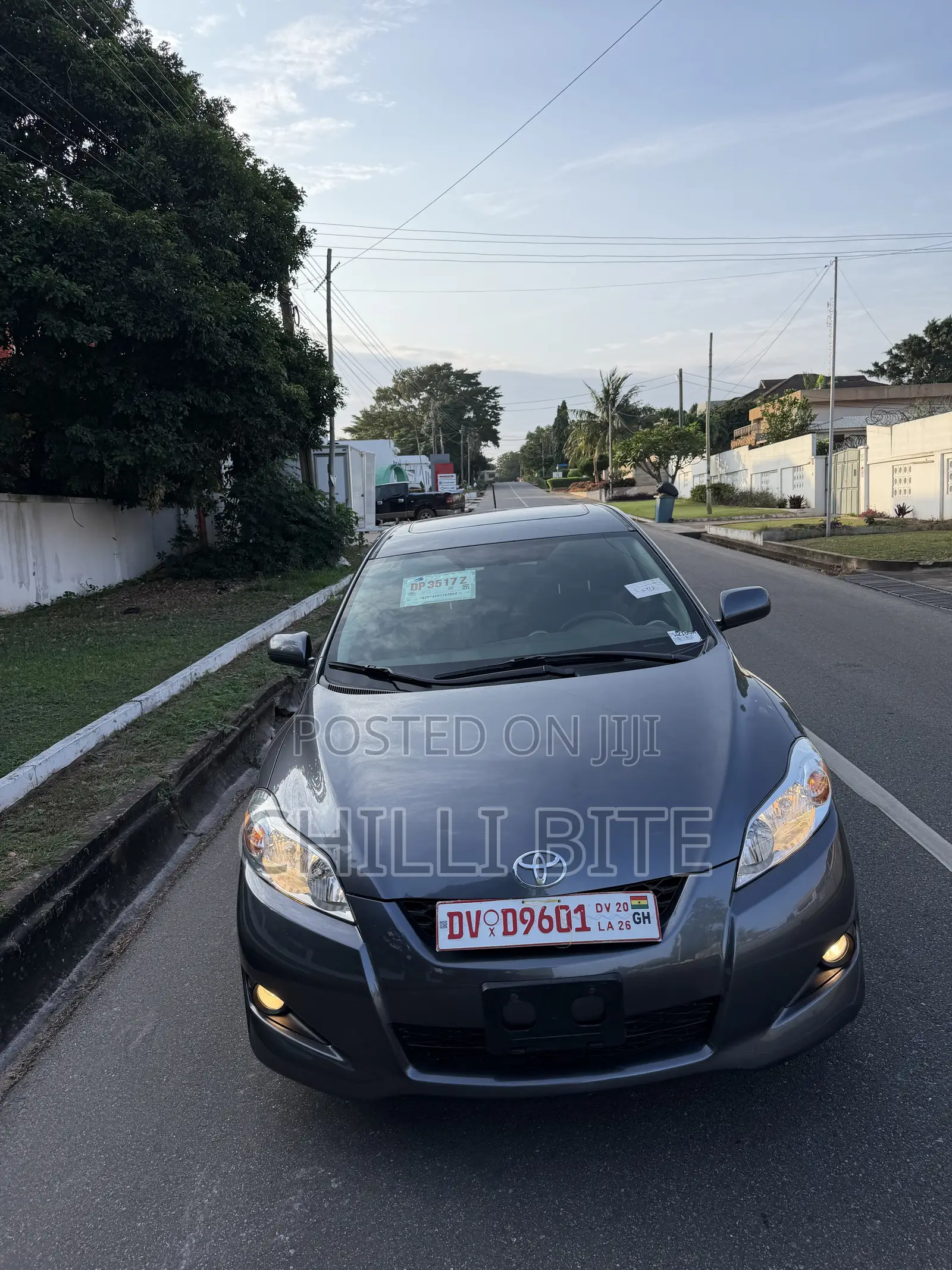 Toyota Matrix L Hatchback FWD (1.8L 4cyl 5A) 2013 Gray