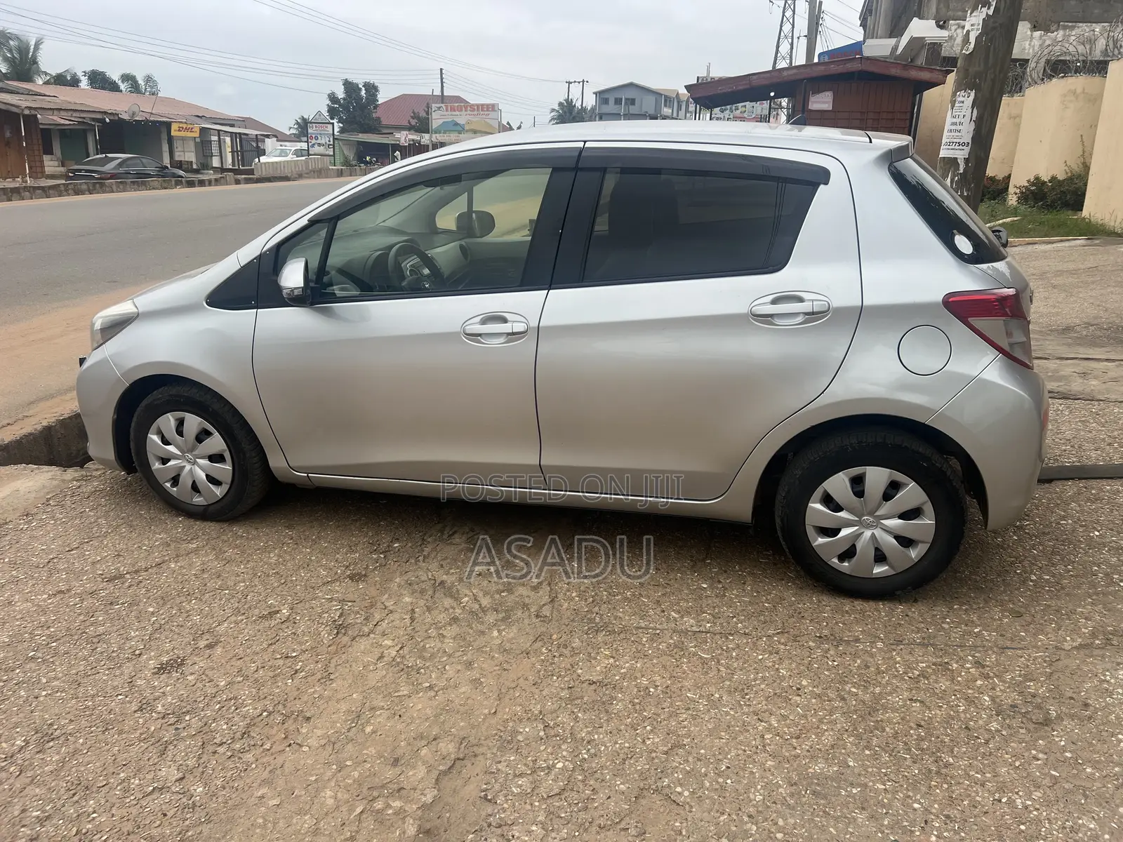 Toyota Vitz 1.3 FWD 5dr 2013 Silver