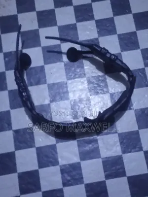 Smart Glasses With Bluetooth Which Plays Music When Connected