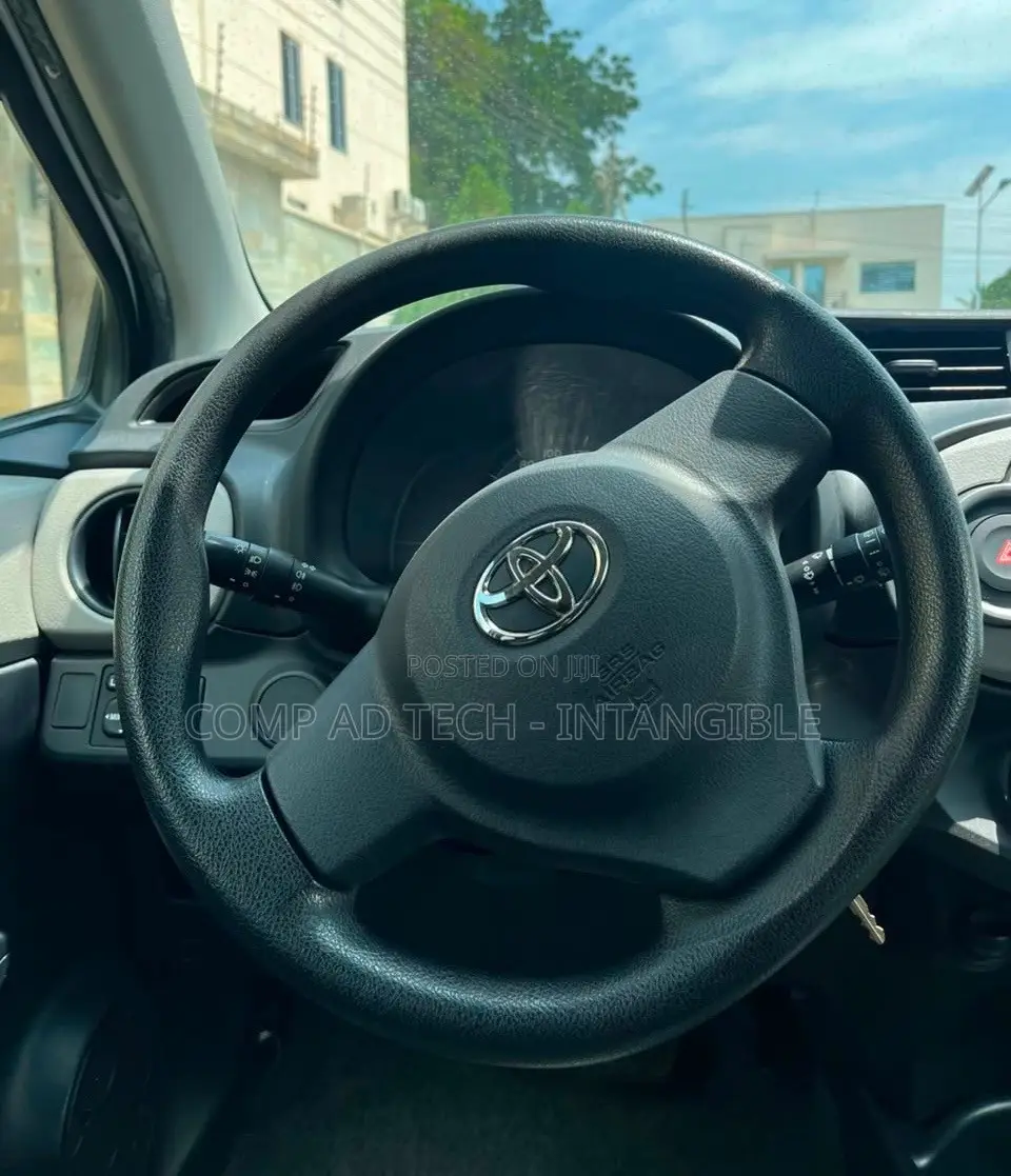 Toyota Vitz 2011 White