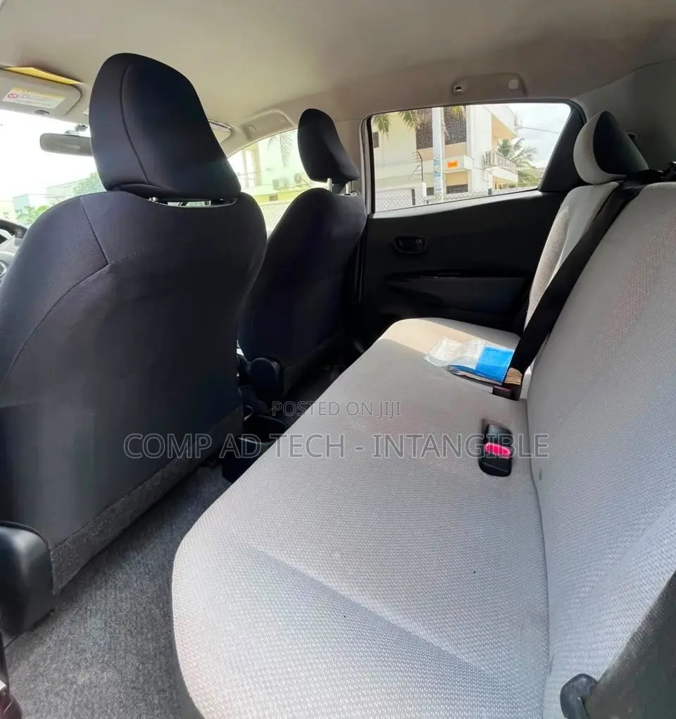 Toyota Vitz 2011 White