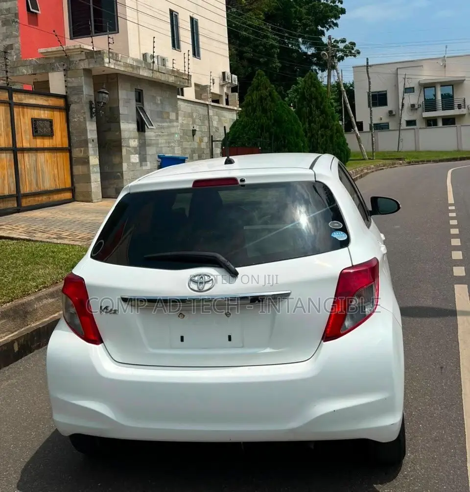 Toyota Vitz 2011 White