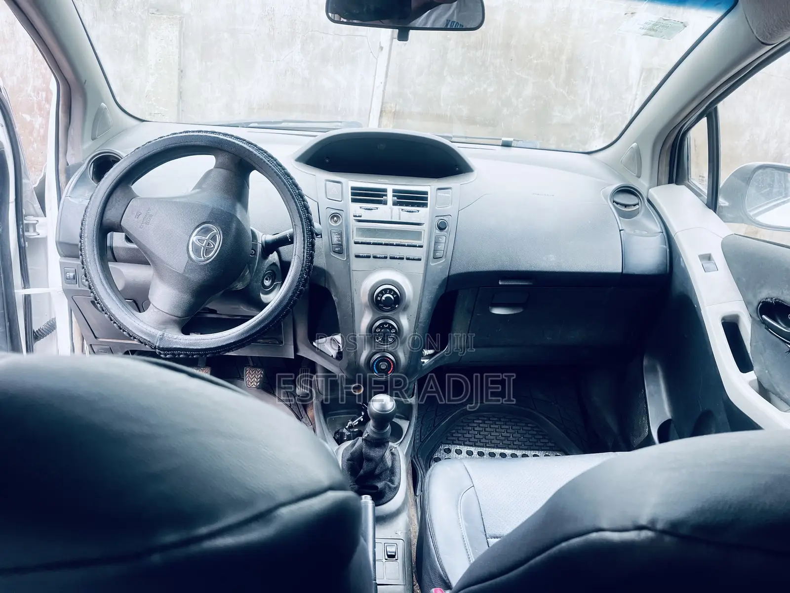 Toyota Yaris Base Hatchback 3dr 2010 White