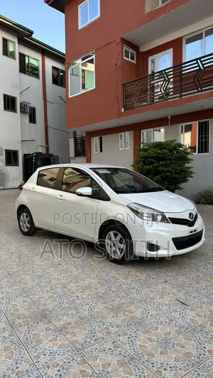Toyota Vitz 2011 White