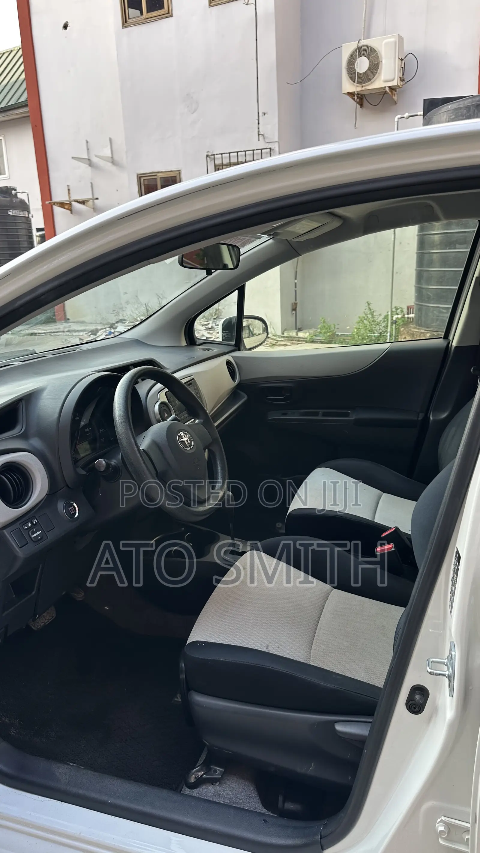 Toyota Vitz 2011 White