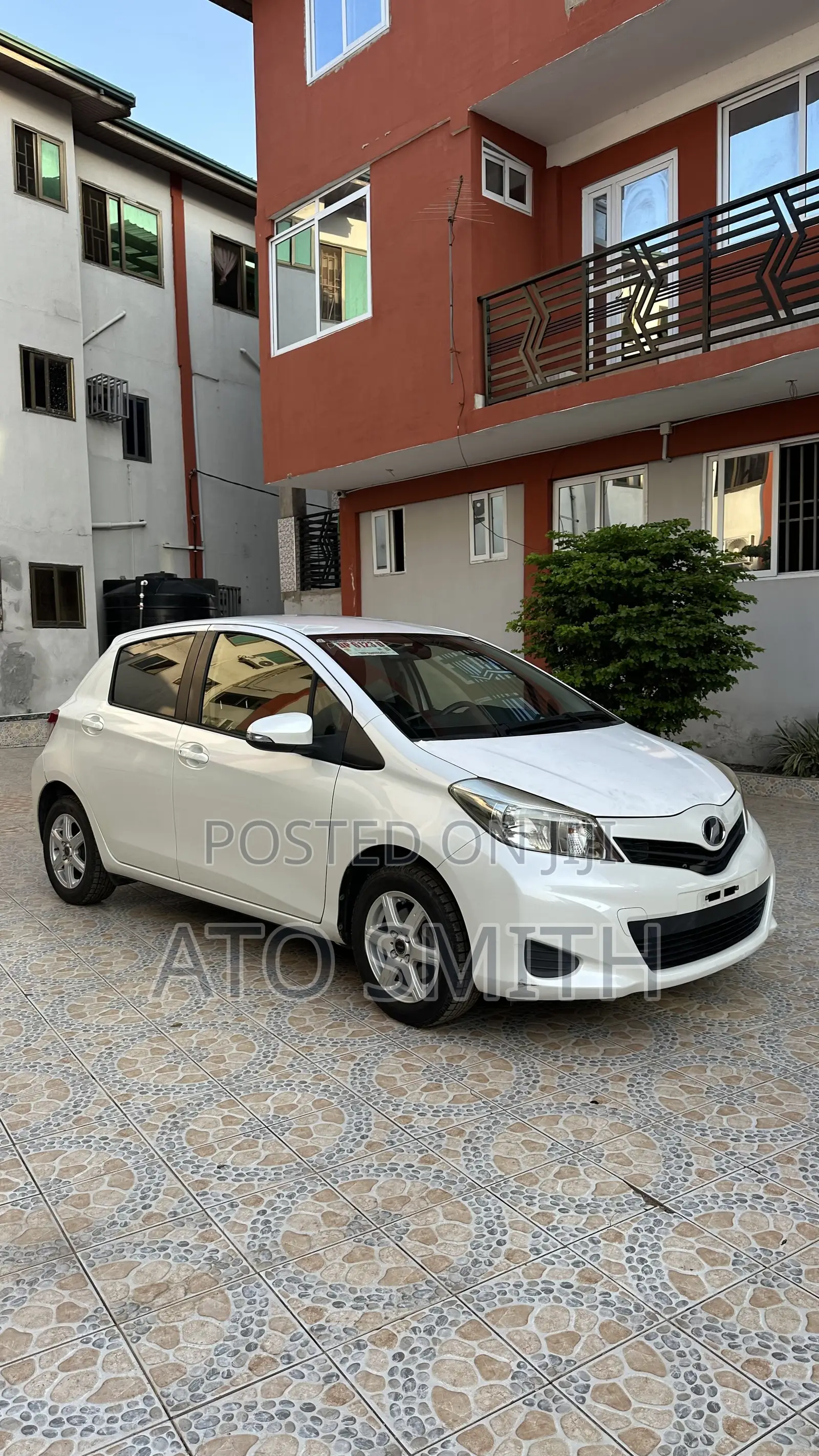 Toyota Vitz 2011 White
