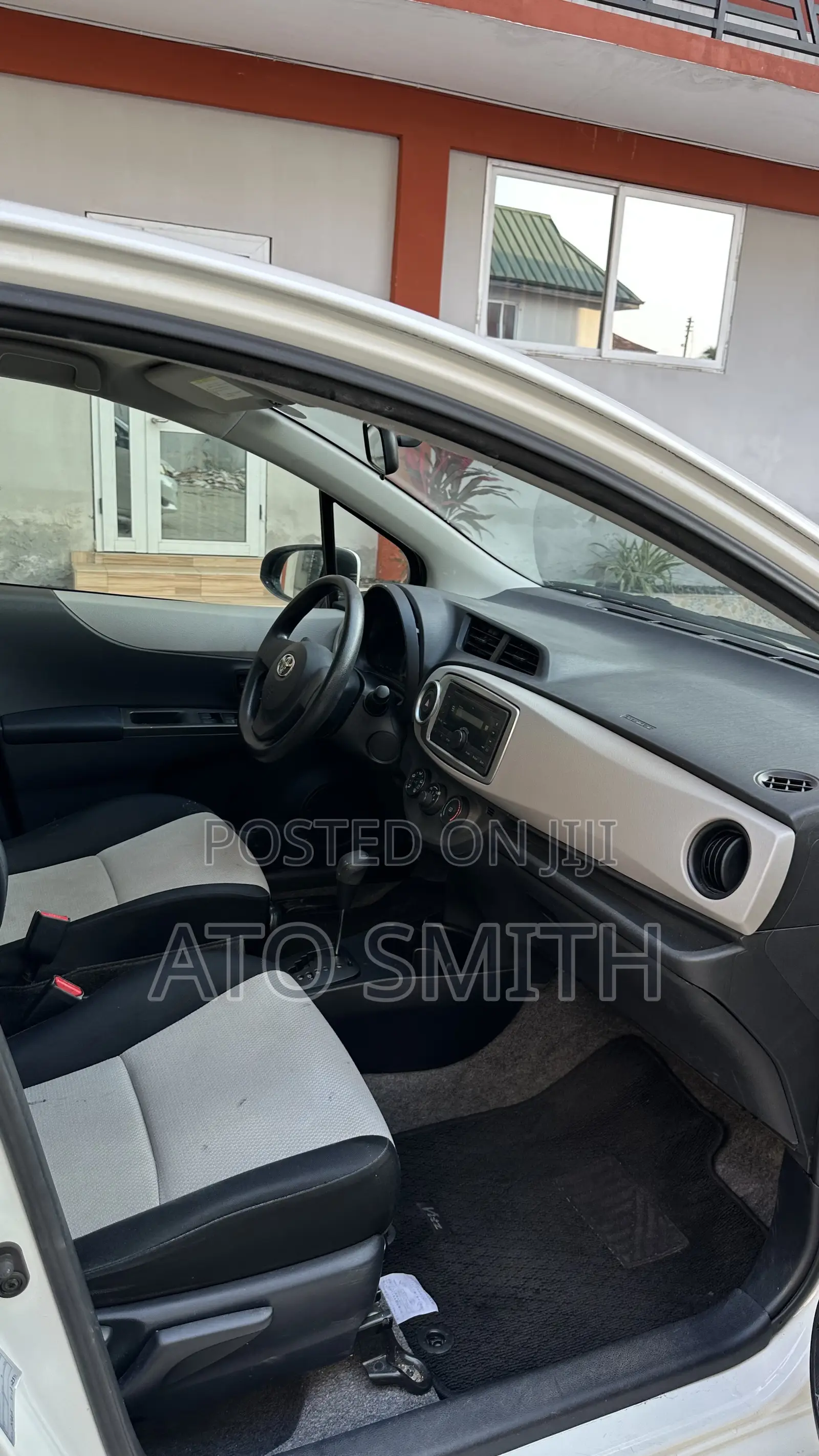 Toyota Vitz 2011 White