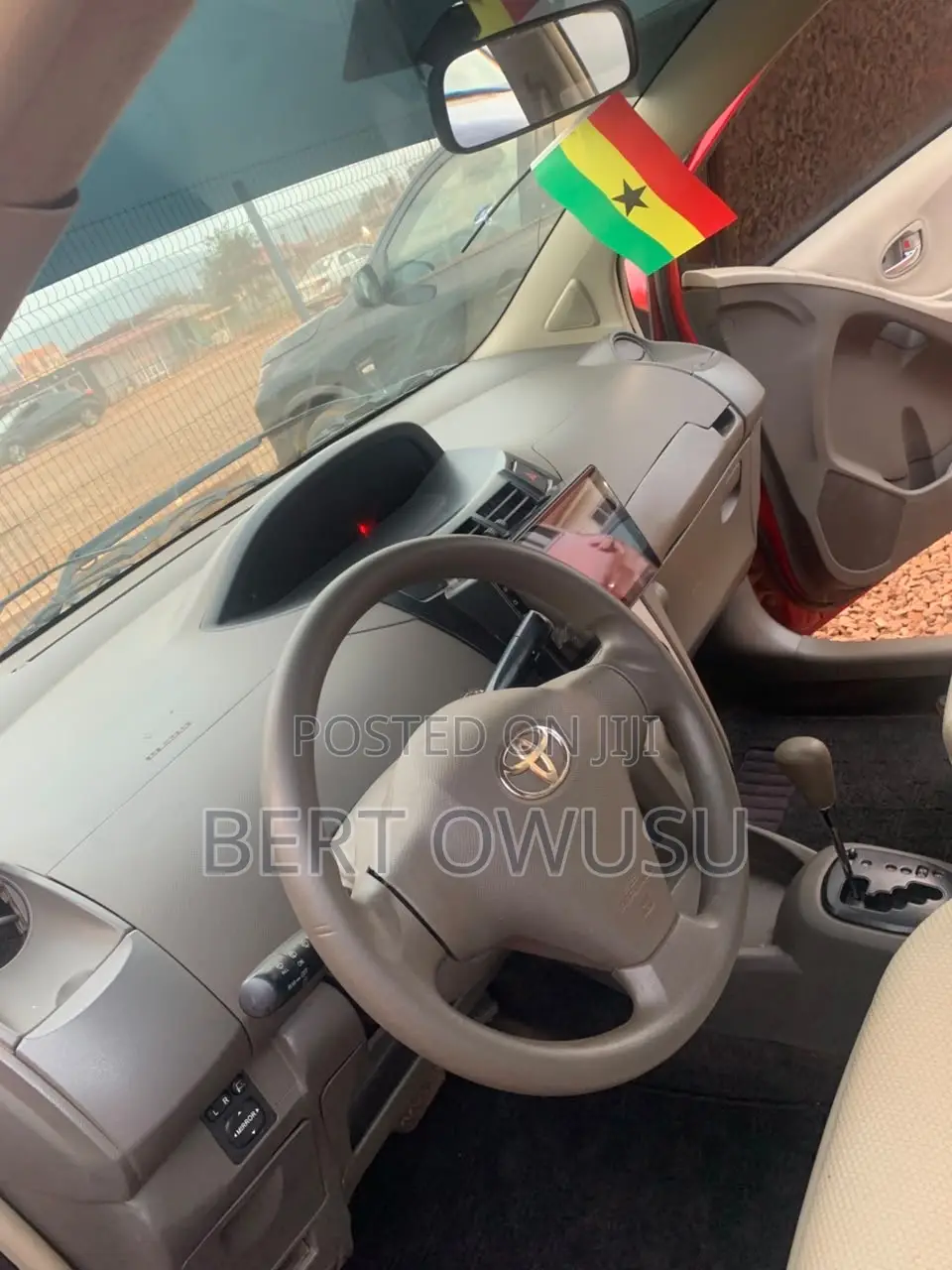 Toyota Vitz 2010 Red