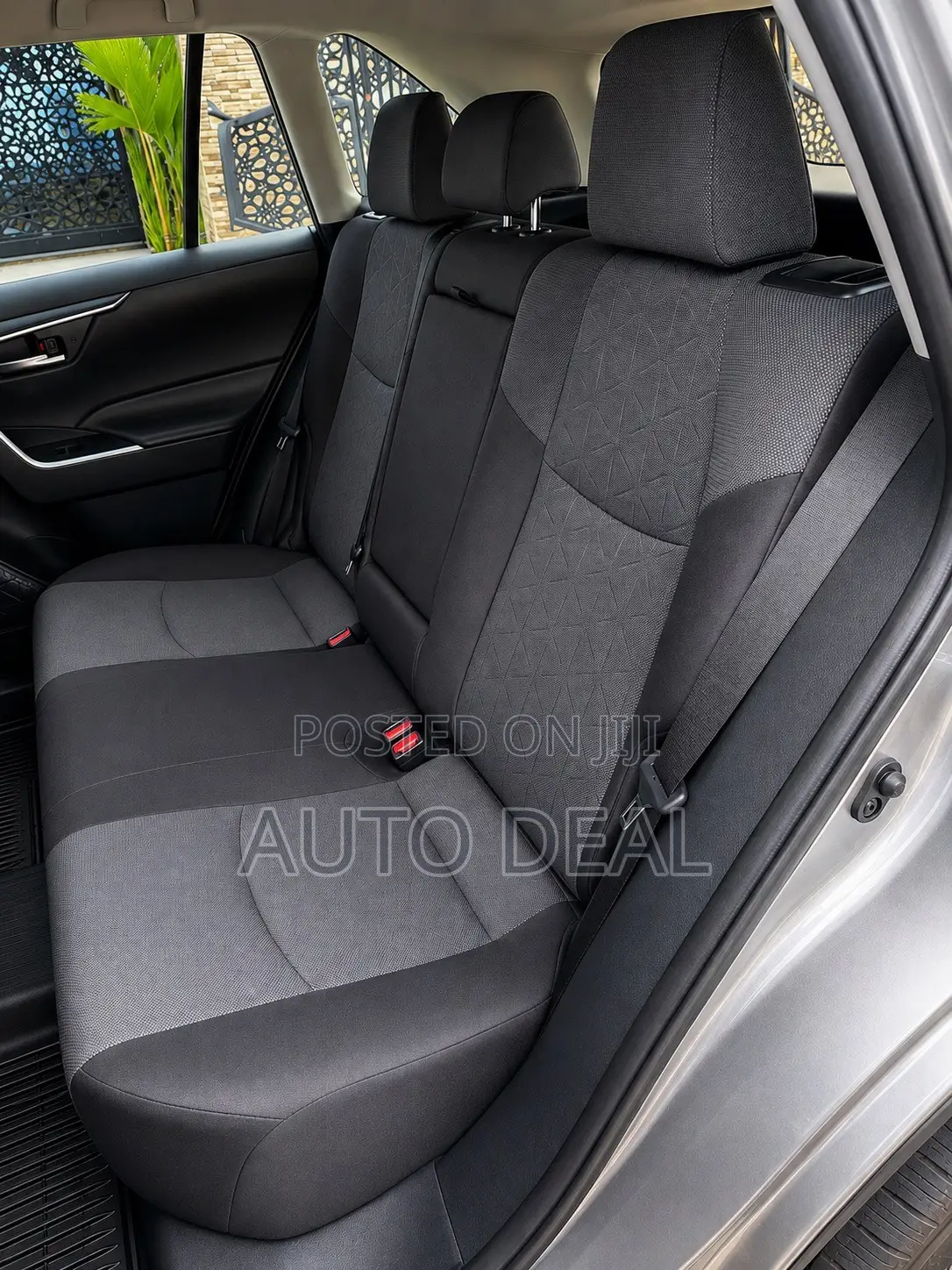 Toyota RAV4 XLE 2021 Silver