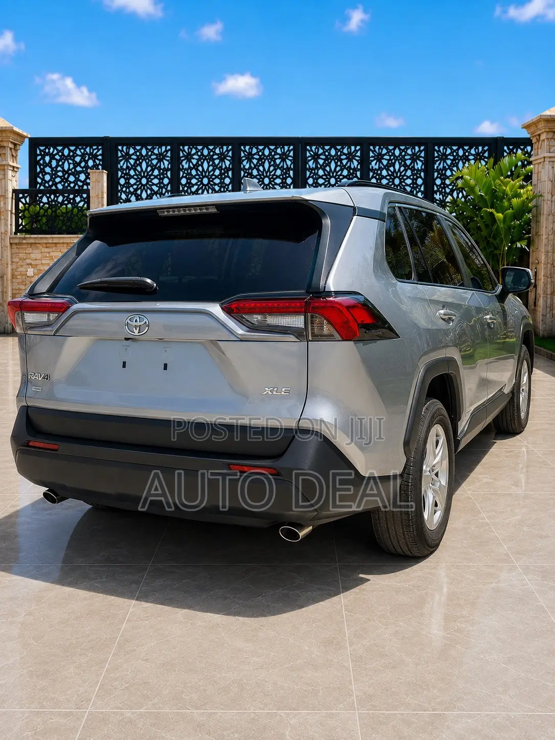 Toyota RAV4 XLE 2021 Silver