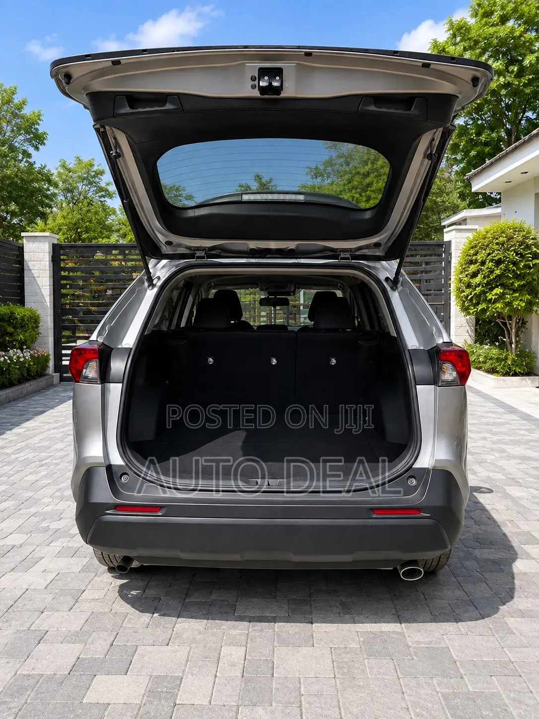 Toyota RAV4 XLE 2021 Silver