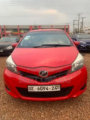 Toyota Vitz 2013 Red