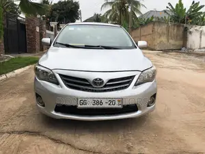 Toyota Corolla LE 4dr Sedan (1.8L 4cyl 4A) 2013 Silver
