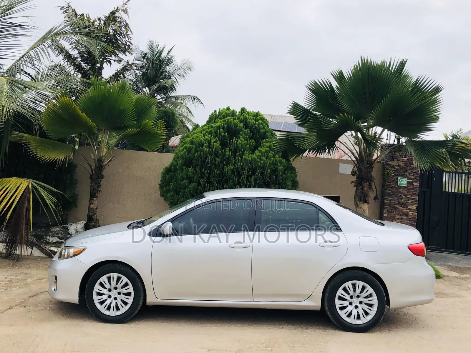Toyota Corolla LE 4dr Sedan (1.8L 4cyl 4A) 2013 Silver