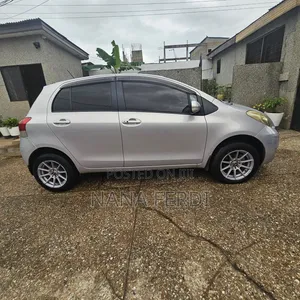 Toyota Vitz 2011 Gray