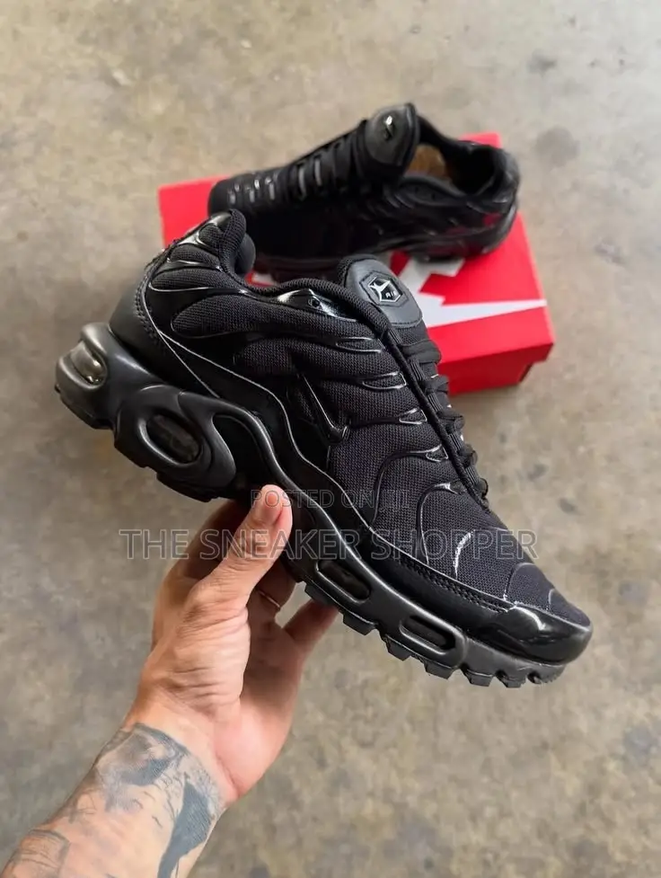 Nike Air Max Plus TN "Triple Black"