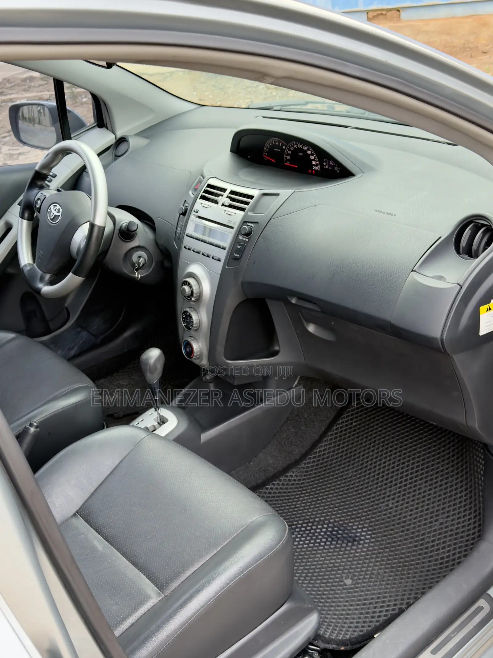 Toyota Yaris 1.5 Automatic 2009 Gray
