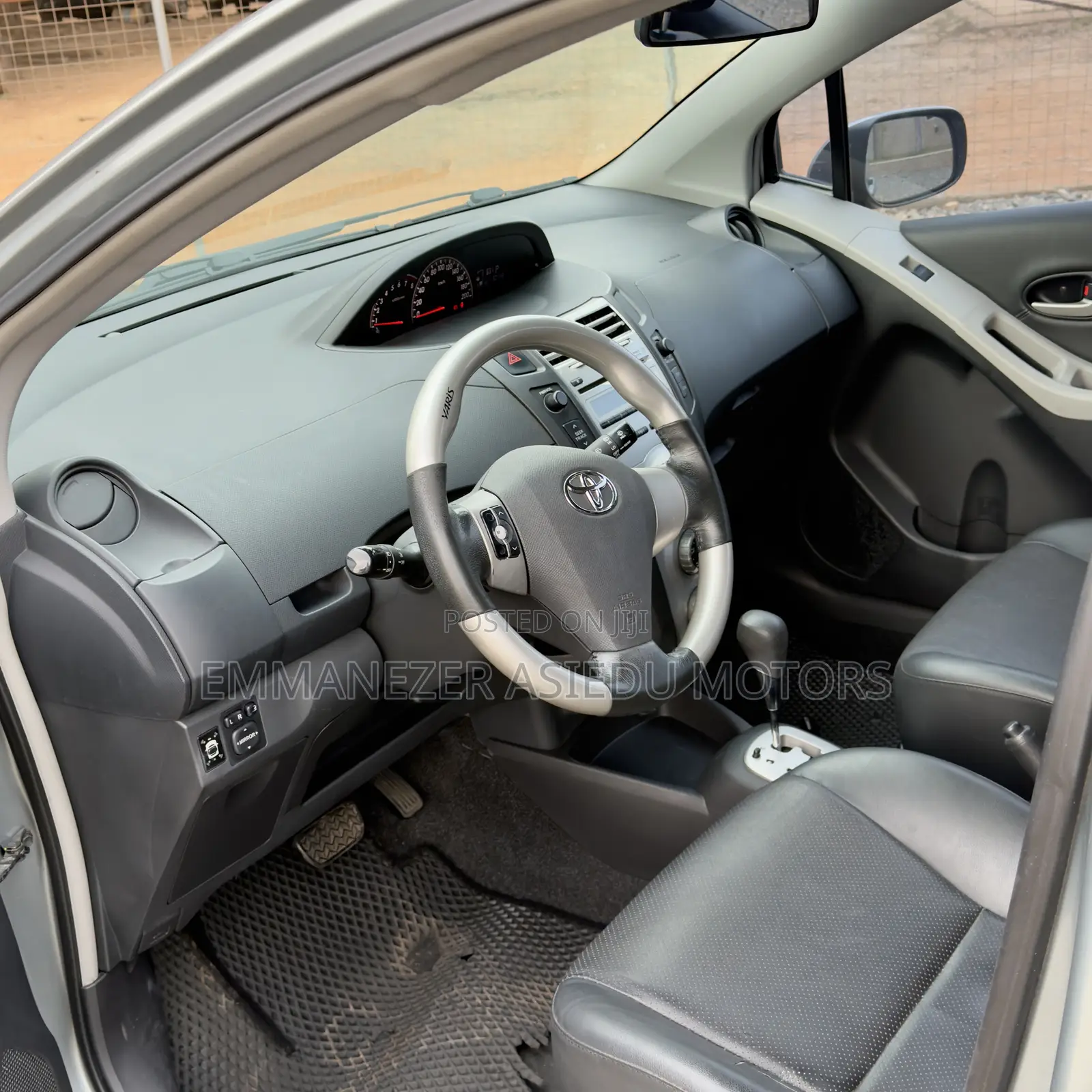 Toyota Yaris 1.5 Automatic 2009 Gray