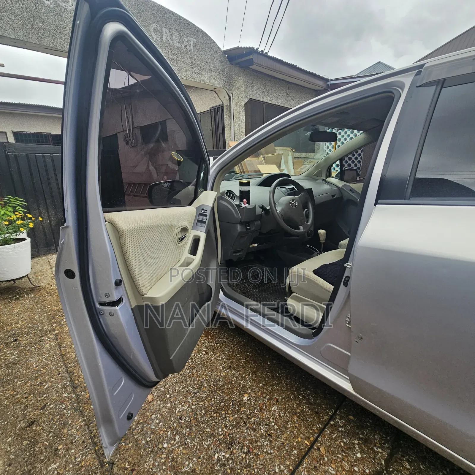 Toyota Vitz 2011 Gray