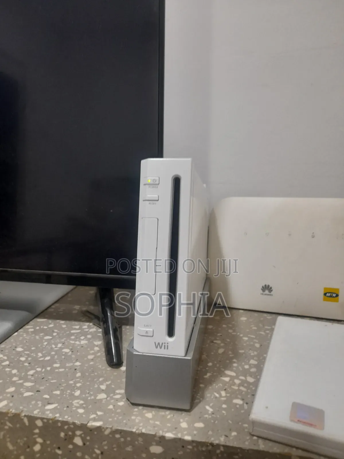 Wii Nintendo Switch With 1 Controller and 1 Nunchuk