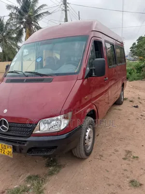 Mercedes-Benz Sprinter 2000 Red