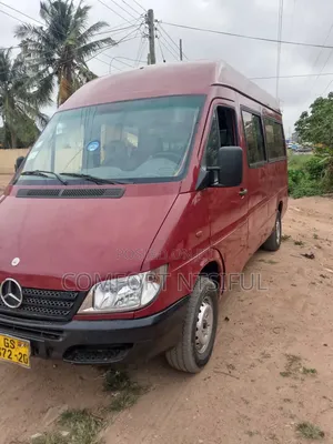 Mercedes-Benz Sprinter 2000 Red