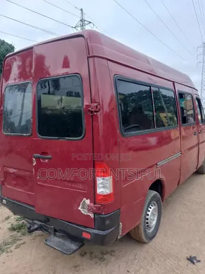 Mercedes-Benz Sprinter 2000 Red