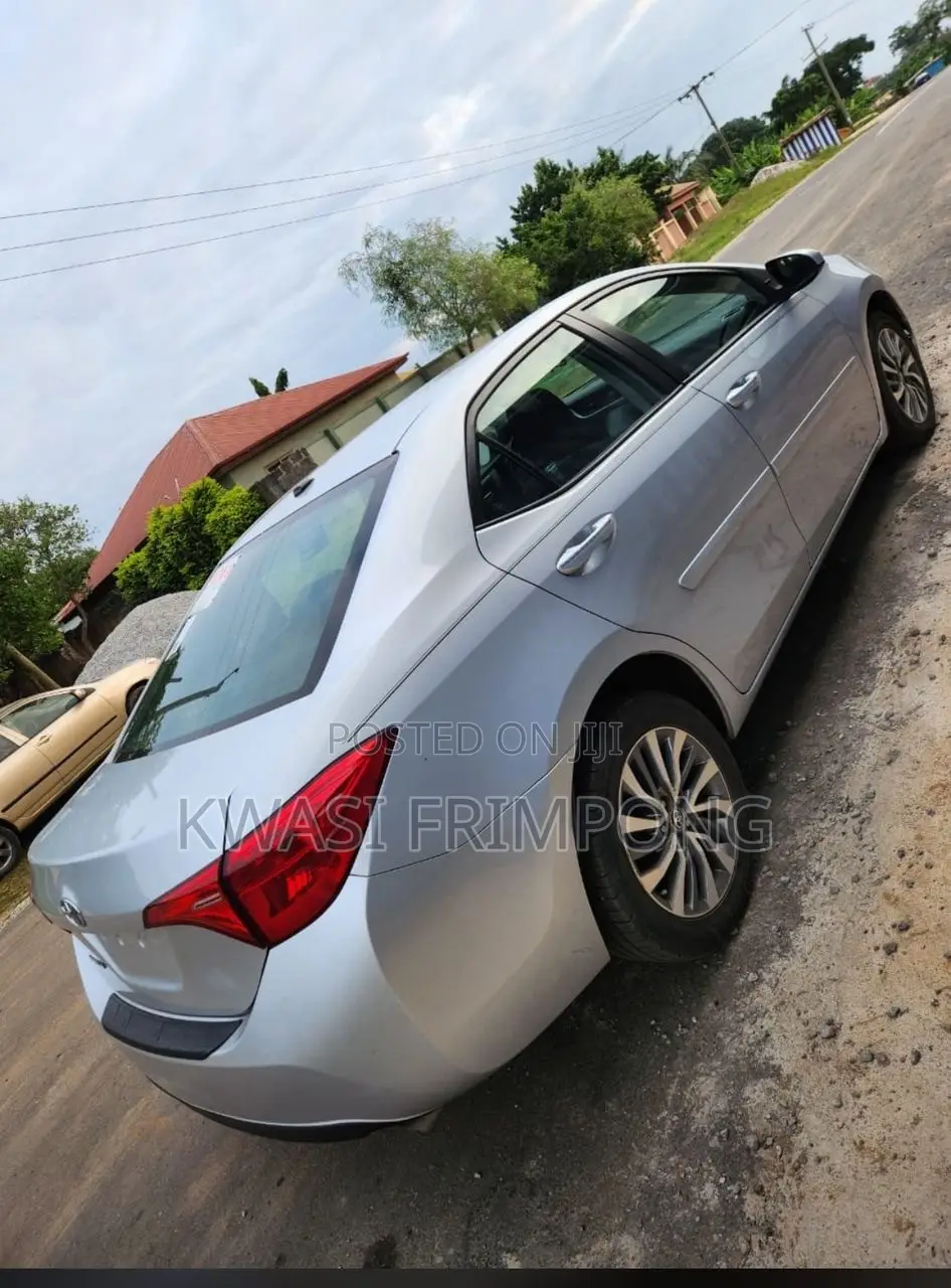 Toyota Corolla XSE (1.8L 4cyl 2A) 2018 Black