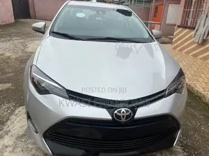 Toyota Corolla XSE (1.8L 4cyl 2A) 2018 Black