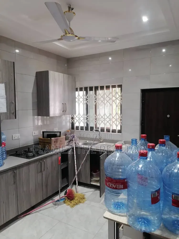 2bdrm Apartment in Kutunse, Amasaman for rent