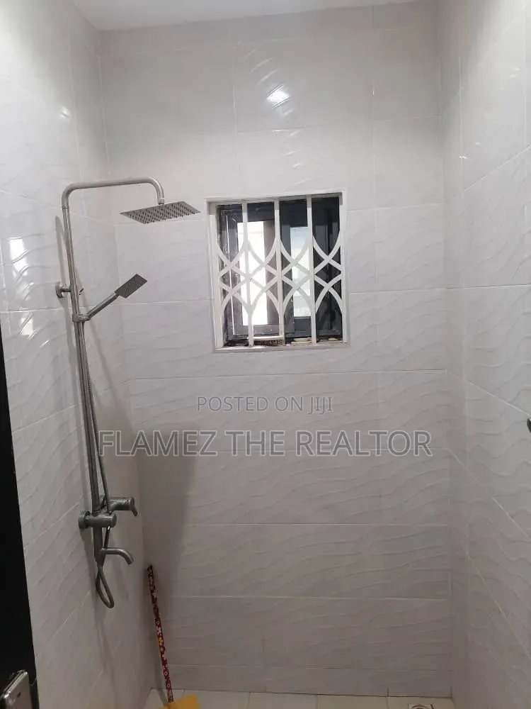 2bdrm Apartment in Kutunse, Amasaman for rent