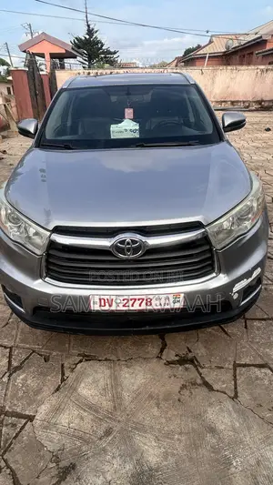Toyota Highlander XLE 4dr SUV AWD (3.5L 6cyl 6A) 2015 Gray