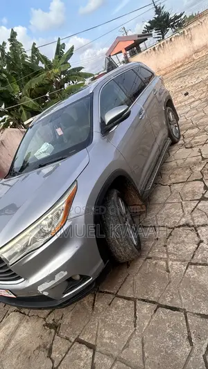 Toyota Highlander XLE 4dr SUV AWD (3.5L 6cyl 6A) 2015 Gray