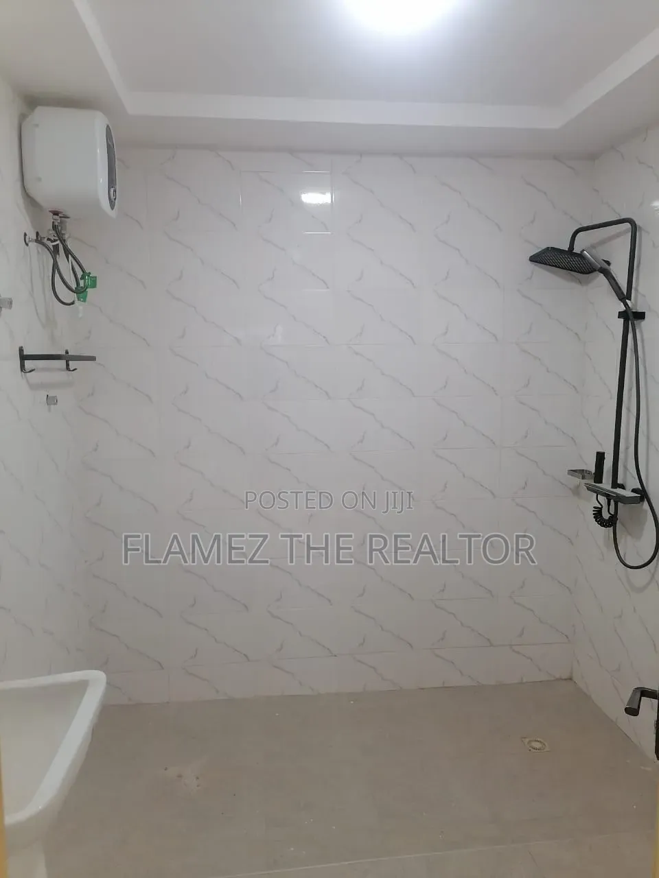 4bdrm Apartment in Kotoku Road, Amasaman for rent
