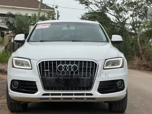 Audi Q5 2.0T Premium Plus quattro 4dr SUV AWD (2.0L 4cyl Turbo 8A) 2015