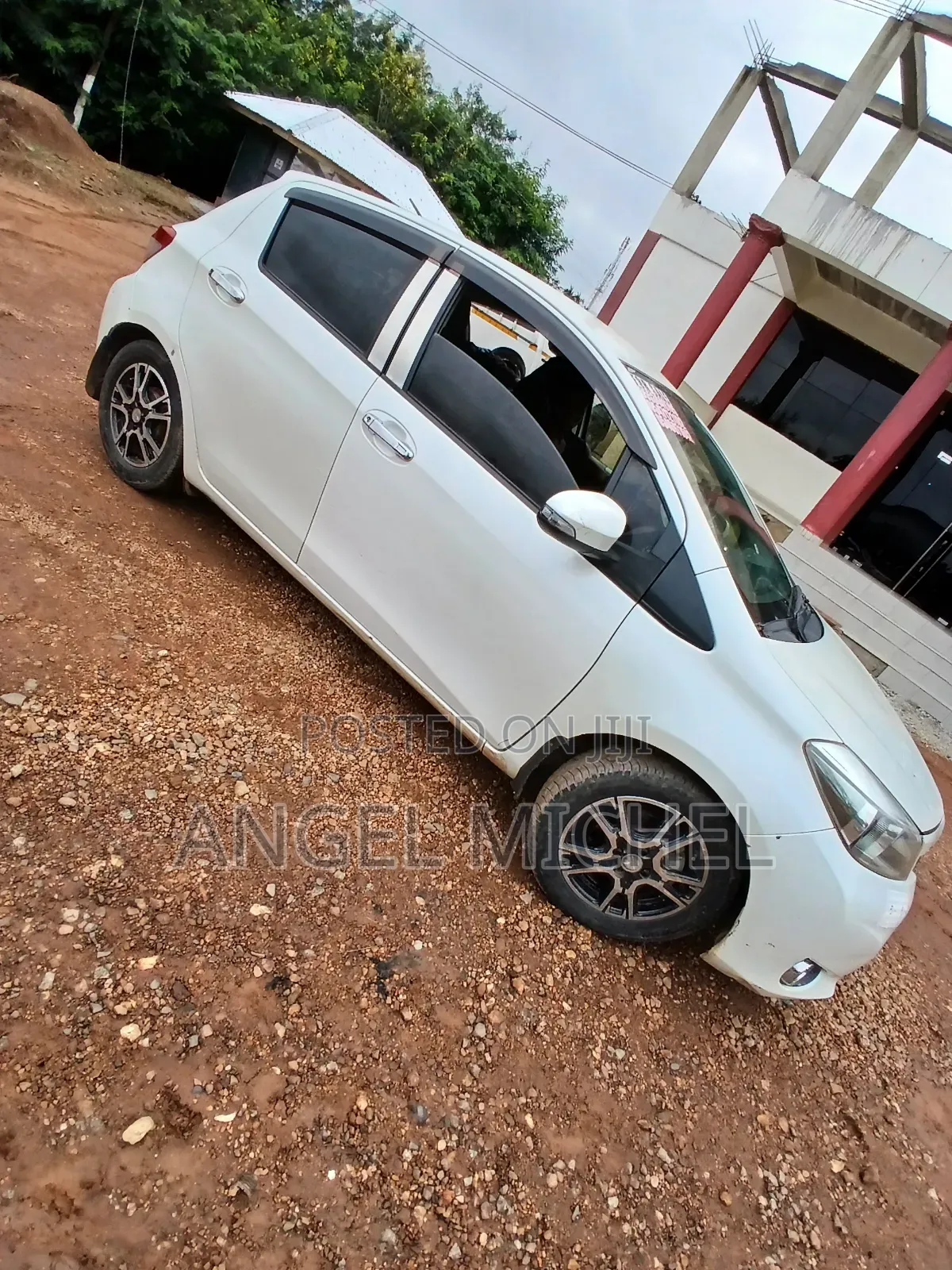 Toyota Vitz 2013 White
