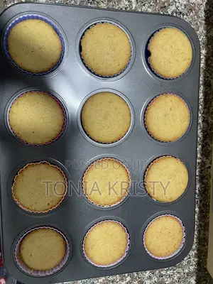 Cupcake (Vanilla and Red Velvet)