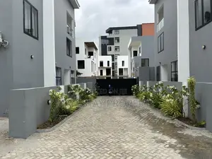 4bdrm Townhouse / Terrace in Mainstay Estates, Labone for rent