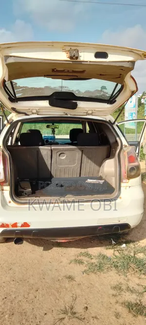 Toyota Matrix 2005 White
