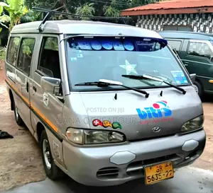 Hyundai H-100 2004 Yellow