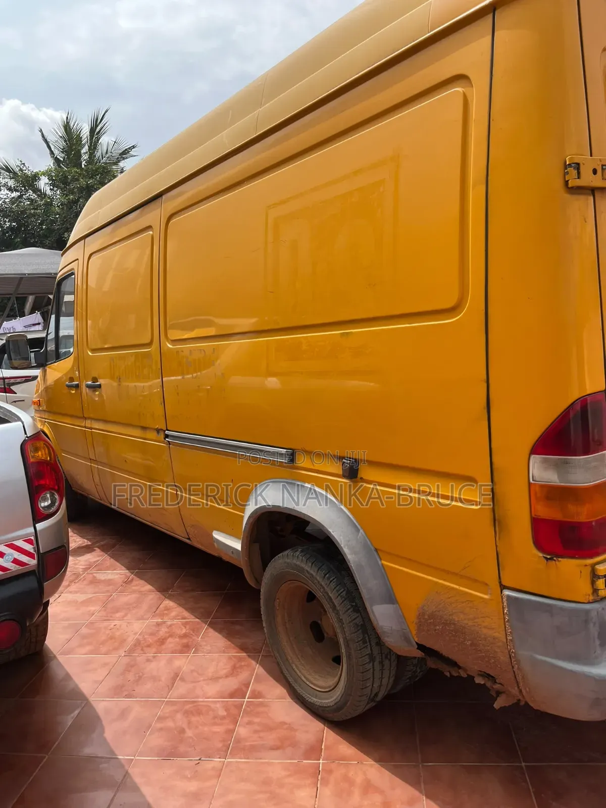 Mercedes-Benz Sprinter 2004 Yellow