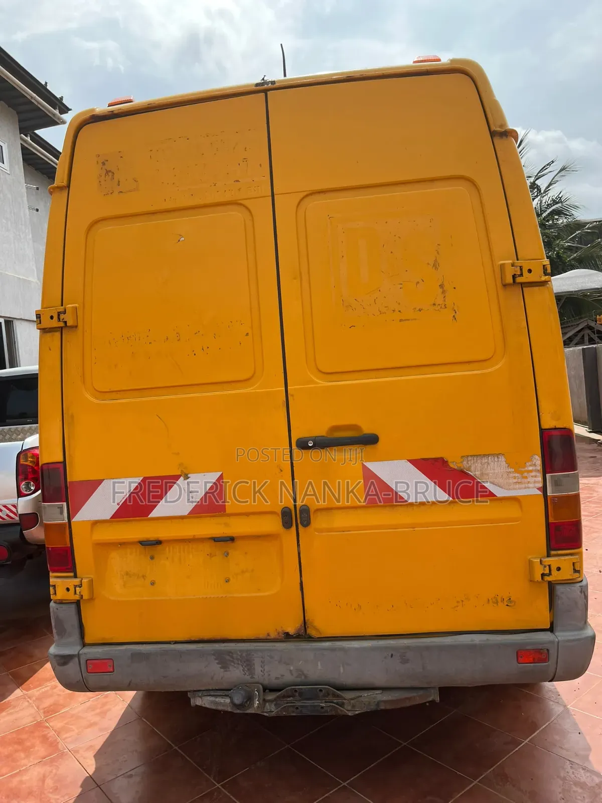 Mercedes-Benz Sprinter 2004 Yellow